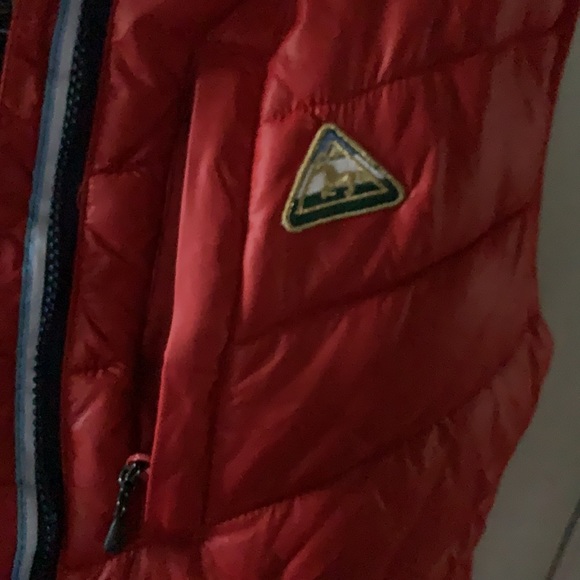 Red puffer vest - Picture 7 of 9
